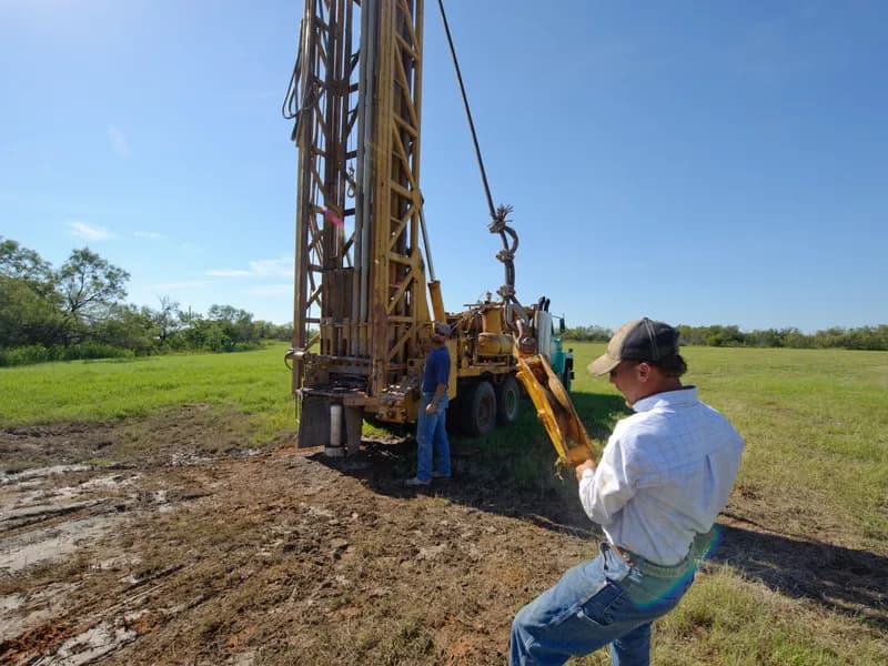 Water well drilling rig in Dallas, TX